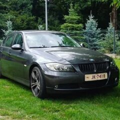 E90